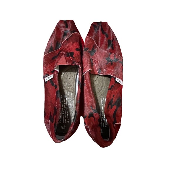 TOM’S for Neiman Marcus Men’s Red and Black Calf Hair Camouflage Slip On Shoes 8